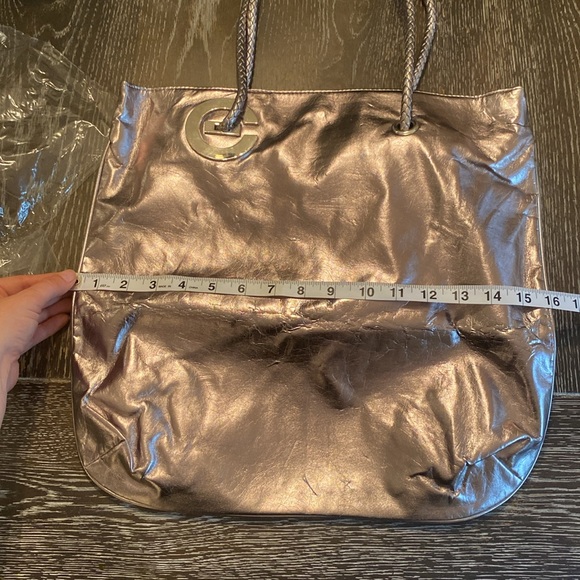 Elizabeth Grant Tote, Fully Lined in Silver with snap closure -NWOT - Picture 8 of 9